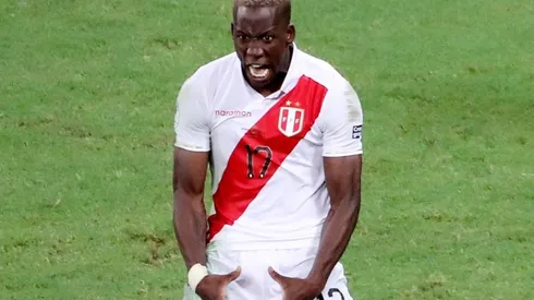 Advíncula juega en el Rayo Vallecano de la Liga 2 de España.
