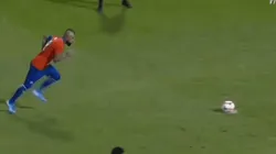 Arturo Vidal agarró el balón y dio clases de cómo se patean los penales