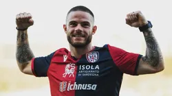 Nahitan Nández festejando en Cagliari.