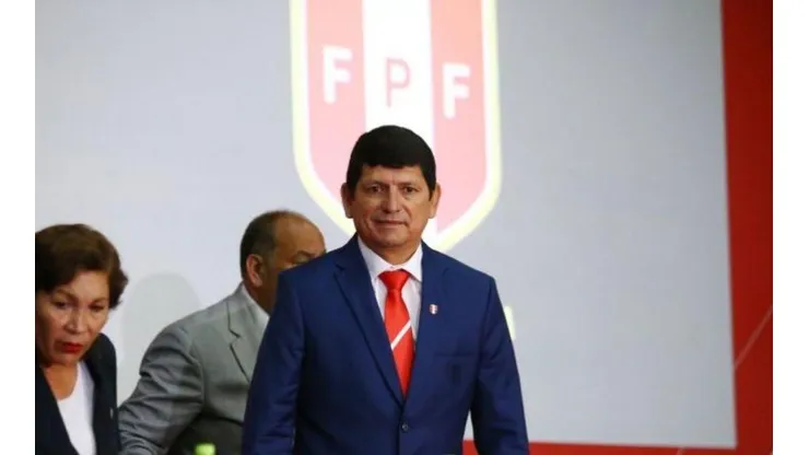 Lozano sucedió a Oviedo en la presidencia de la FPF.