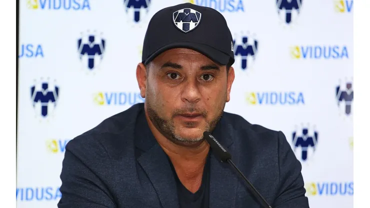 Mohamed ya diagrama el posible once titular de Monterrey