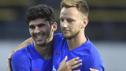 Carles Aleñá e Ivan Rakitic, juntos en Barcelona.