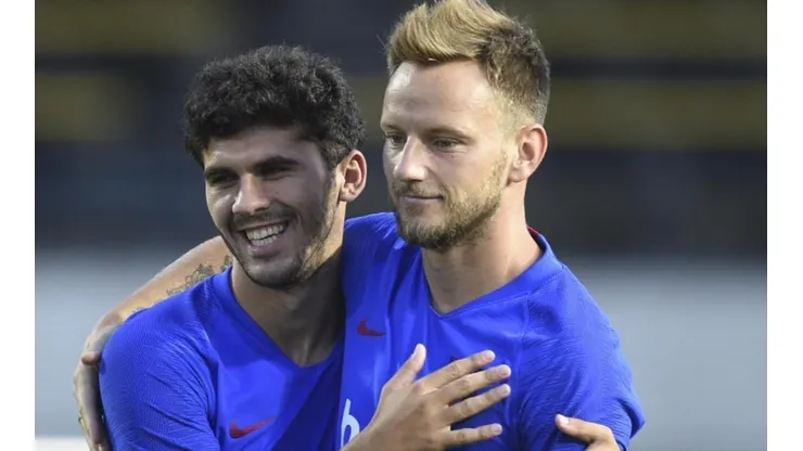 Carles Aleñá e Ivan Rakitic, juntos en Barcelona.