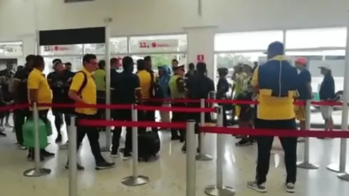Video: hincha agredió a jugador del Bucaramanga en pleno aeropuerto