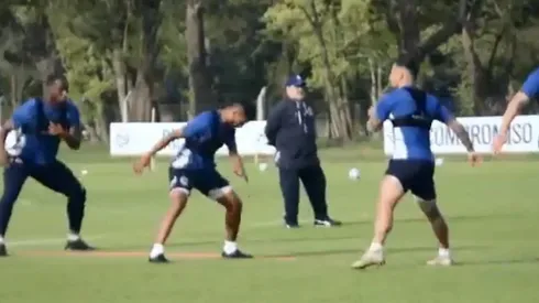 La broma de Maradona en el entrenamiento de Gimnasia.