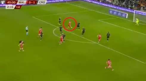 Remate cruzado de Bale y gol de Gales.