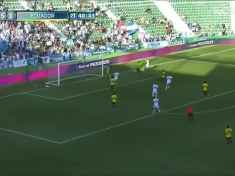 Ocampos estaba sin ángulo, pero no le importó nada: ¡golazo imposible!