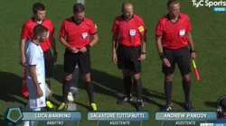 Se lesionó el árbitro principal, lo reemplazó Tuttifrutti y ya es tendencia