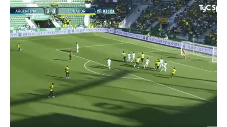 Marchesín en un cumple: Ángel Mena lo dejó parado de tiro libre con un golazo