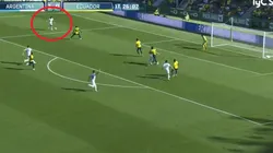 Acuña ni quiso pegarle al arco, pero un desvío marcó el 2-0 de Argentina