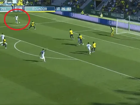 Acuña ni quiso pegarle al arco, pero un desvío marcó el 2-0 de Argentina