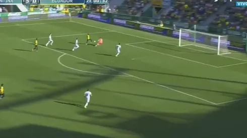 Foyth arrancó dormido el segundo tiempo y por poco le regala un gol a Ecuador