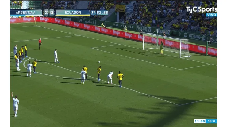 Paredes puso el tercero de Argentina de penal, tras pelearse con Lautaro
