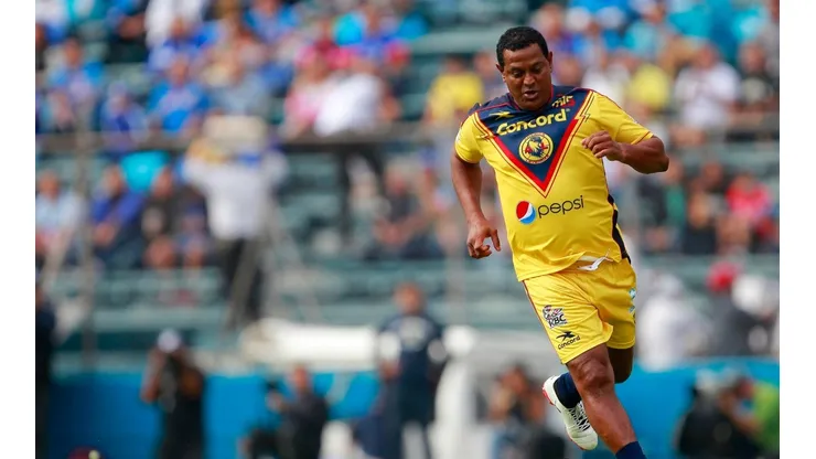 "El Negro" Santos se "agrandó" en redes sociales
