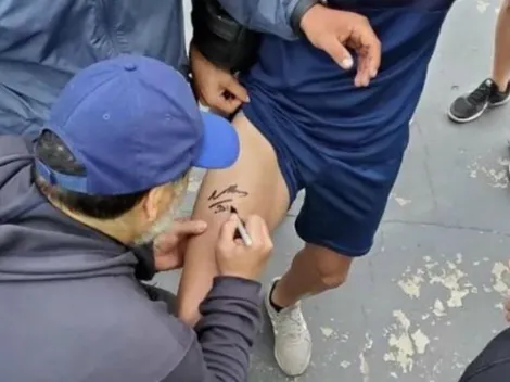 Un jugador de Gimnasia cumplió su sueño y se tatuó la firma de Maradona en la pierna