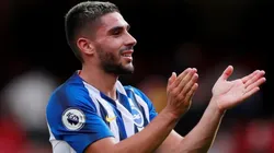 Neal Maupay con la camiseta de Brighton.