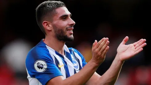 Neal Maupay con la camiseta de Brighton.
