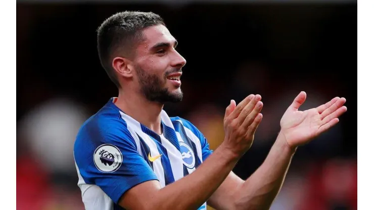 Neal Maupay con la camiseta de Brighton.