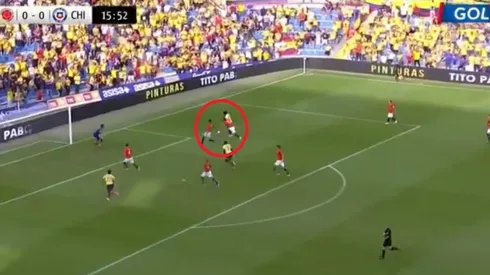 La primera contra Chile la tuvo Cuadrado y la reventó contra Claudio Bravo