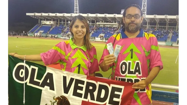 Gesto para aplaudir: Héctor Herrera invitó a los aficionados ignorados