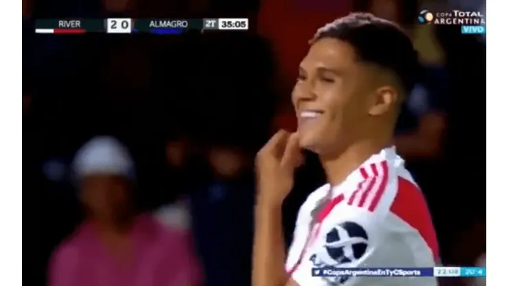 Foto de Juanfer Quintero riéndose.