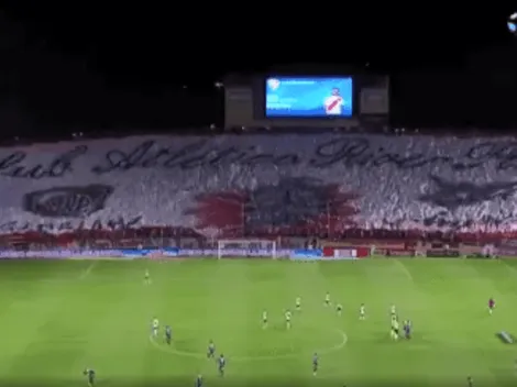 Una locura: la bandera que desplegó la hinchada de River en Mendoza