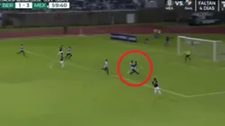 El Chucky Lozano agarró la pelota de sobrepique para marcar el cuarto tanto de México