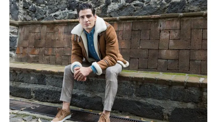 ¿Nueva profesión? El Pollo Briseño hizo de modelo para una marca