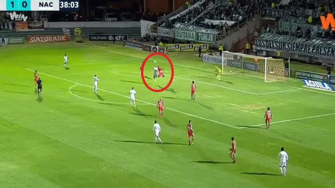 Patriotas hizo el penalti más infantil de la historia y Barcos lo cambió por gol