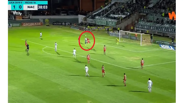 Patriotas hizo el penalti más infantil de la historia y Barcos lo cambió por gol
