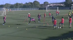 A lo James contra Betis: la espectacular chilena de Ospina en la práctica de Colombia