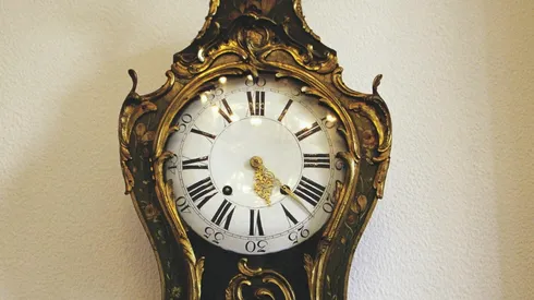 Para el nuevo horario invernal, ¿hay que adelantar o atrasar el reloj?