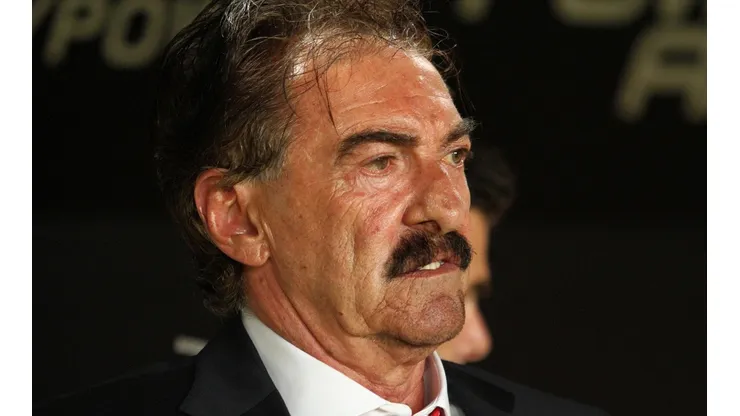 ¿Qué le pasa ahora? Ricardo La Volpe quiere dejar de ser entrenador para ocupar otro cargo