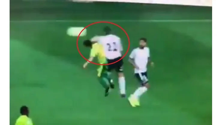 Está loco: un ex Chivas fracturó a un rival de un codazo