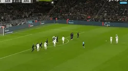 Era un golazo: Brandt le rompió el travesaño a Argentina de tiro libre