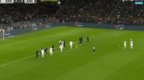 Era un golazo: Brandt le rompió el travesaño a Argentina de tiro libre
