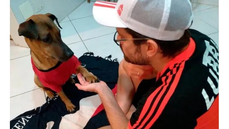 Danilo Mello junto a Doze.