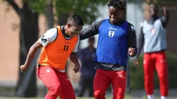 Flores juega en el fútbol mexicano, mientras Carrillo en Arabia.