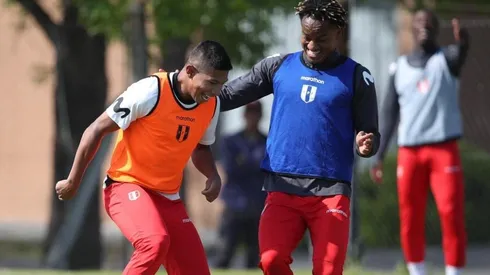 Flores juega en el fútbol mexicano, mientras Carrillo en Arabia.