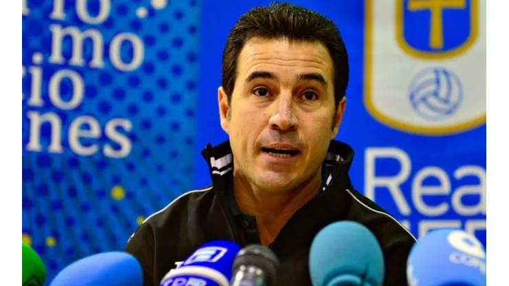 El ex futbolista mexicano dejó su cargo como DT.
