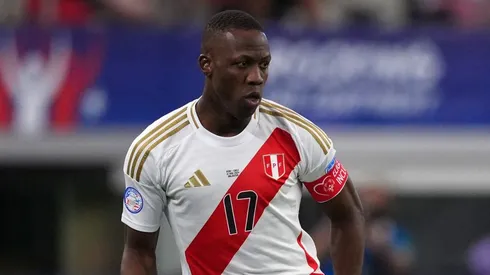 Luis Advíncula no juega hoy en Perú ante Uruguay por las Eliminatorias.