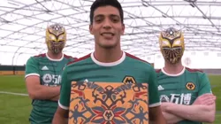 Sin Cara quedó fascinado con el regalo de Raúl Jiménez