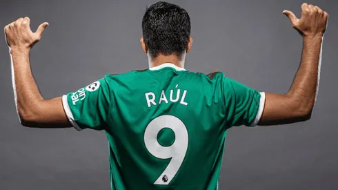Cuánto cuesta y dónde comprar la playera verde del Wolverhampton de Raúl Jiménez