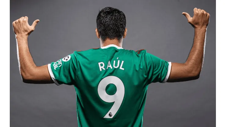 Cuánto cuesta y dónde comprar la playera verde del Wolverhampton de Raúl Jiménez