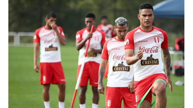 Santamaría llegó proveniente del fútbol mexicano y Trauco, del francés.