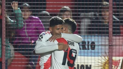 Jorge Carrascal festejando un gol en River.