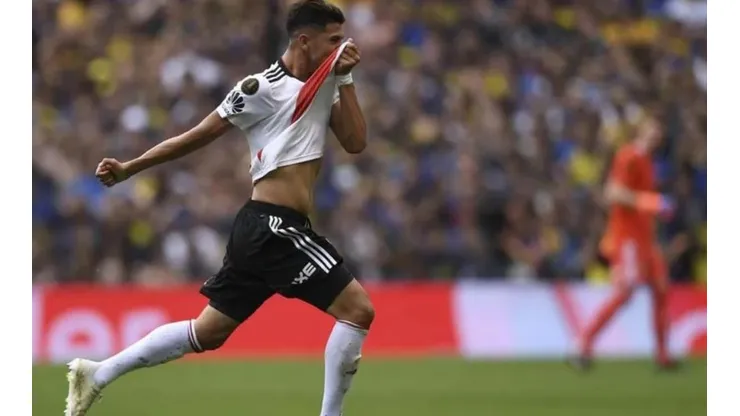 Exequiel Palacios con la camiseta de River.