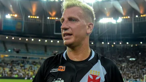 Maximiliano López con la camiseta de Vasco da Gama.