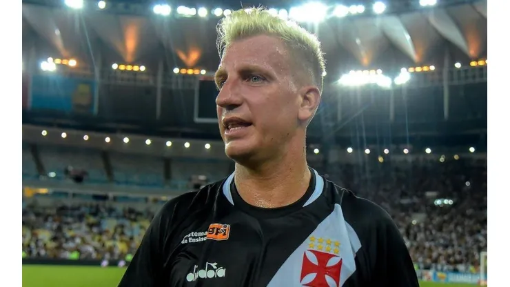 Maximiliano López con la camiseta de Vasco da Gama.