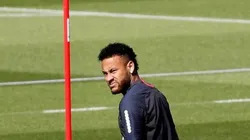 Se queda, pero de mal humor: revelan que Neymar se peleó con un compañero en el entrenamiento